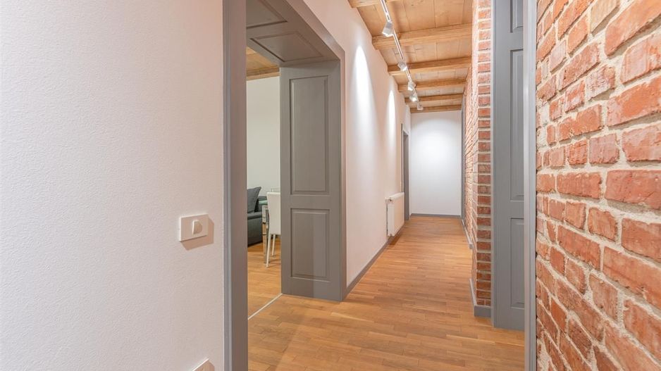Locuință de 71 mp renovată integral și complet utilată, în casă - Poză 13
