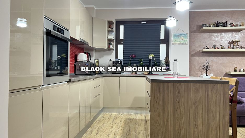 Vila de 7 Camere D+P+1+POD - Curte si garaj, EFORIE NORD Ocazie unica - Poză 8