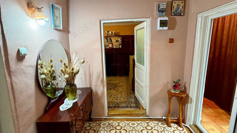 700 mp, teren intravilan, zona Centru, 150.000 euro - Poză 2