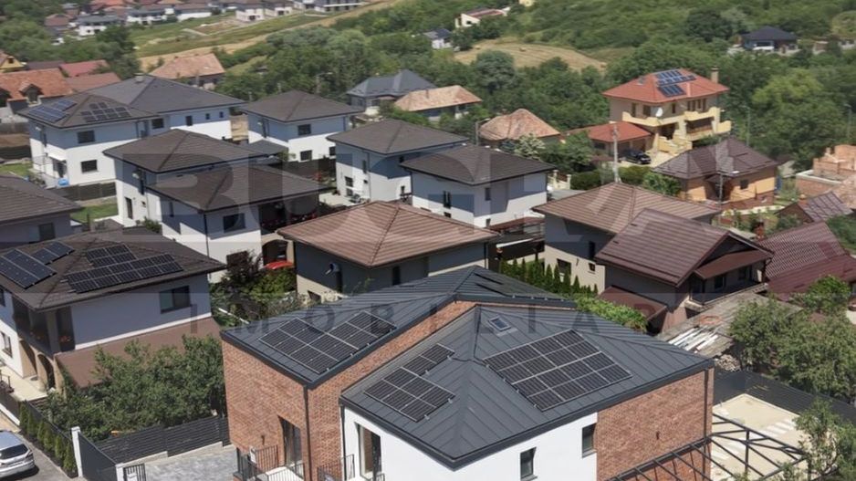 Casa cuplata semifinisata, 5 camere, 240mp, zona Dezmir - Poză 2