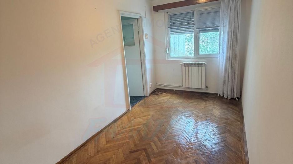 Vanzare apartament cu 4 camere in Micro 13, etaj 3, pret 65 000 euro - Poză 15