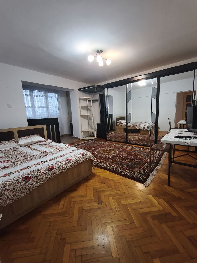 Apartament cu 3 dormitoare in zona UMFST ( 7 Noiembrie) - Poză 1