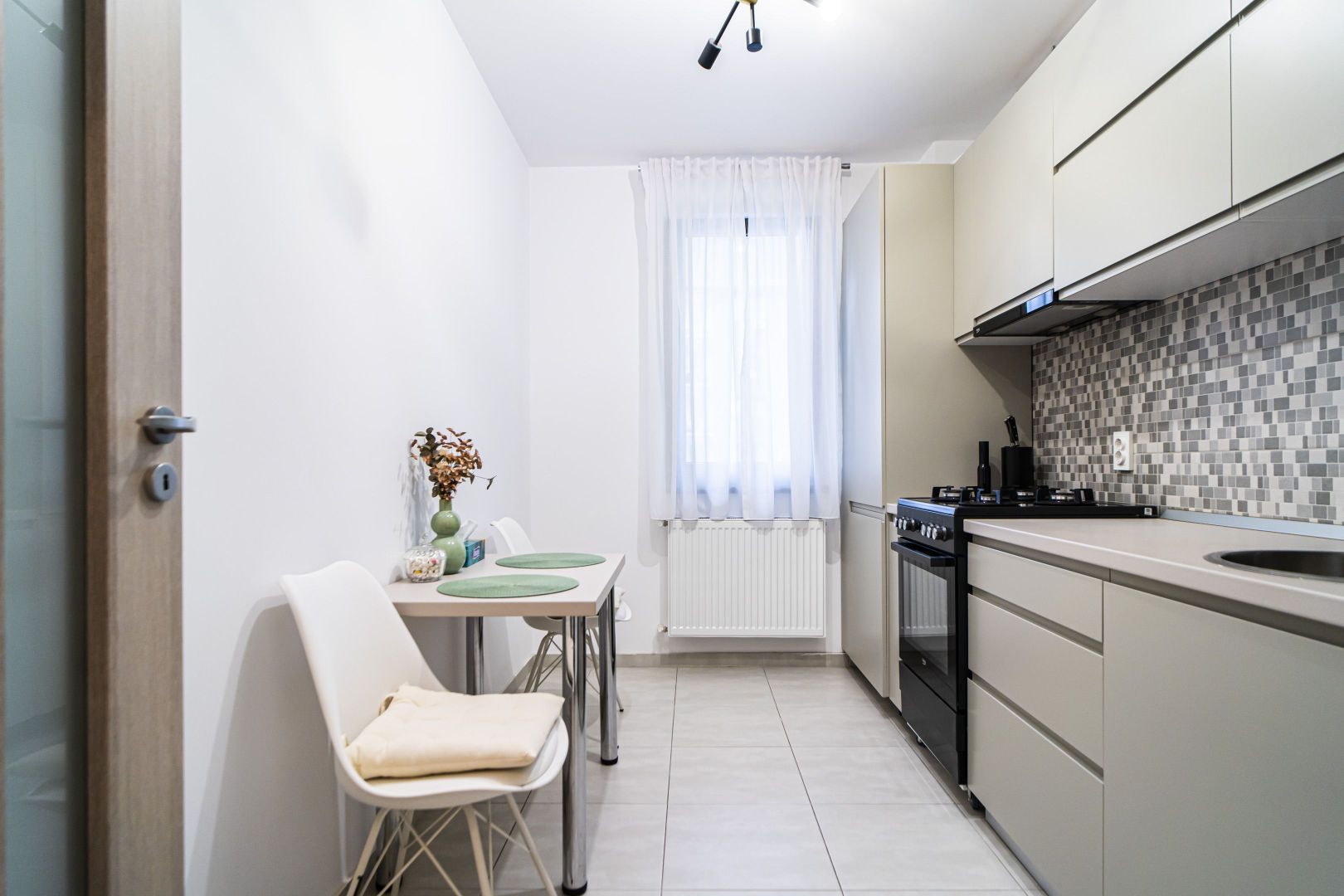 2 CAMERE, ETAJ 1, 56 mp, spatios, an 2019, bloc nou, mobilat-utilat, COMISION 0% - Poză 12