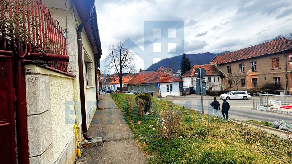 Casa-Central-Brasov-Sitei-Universitate-125mp-curte-280mp-Disponibila - Poză 8