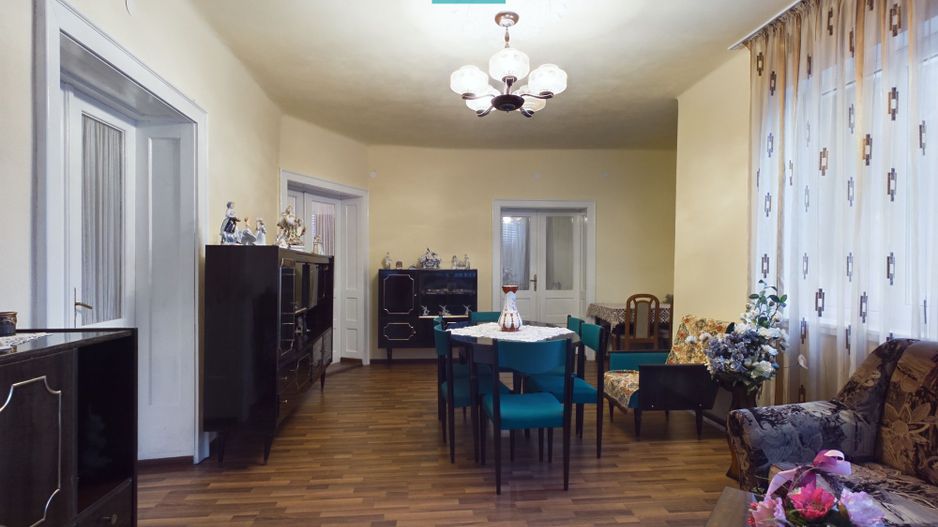 Casă pitorească în județul Arad - Poză 2