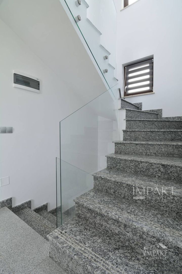 Casa cuplata cu 6 camere si curte in cartierul Intre lacuri. - Poză 5