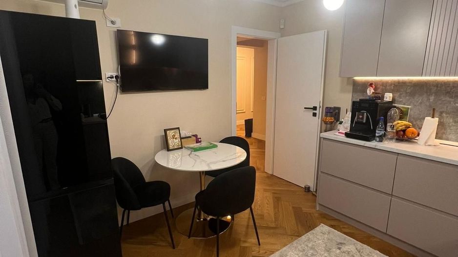 3 CAM MOBILAT SI UTILAT ULTRAMODERN CU TERASA ZONA TRAPEZULUI - Poză 9
