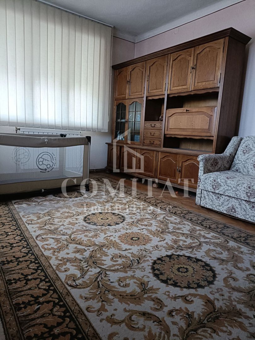 Casă de vânzare cu spațiu comercial în Apahida - Poză 1
