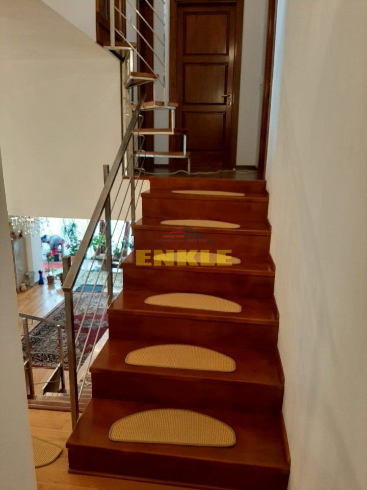 Vila 5 camere, zona Lebada, ultramoderna, 312 mp + teren 560 mp, 145000 euro neg - Poză 3