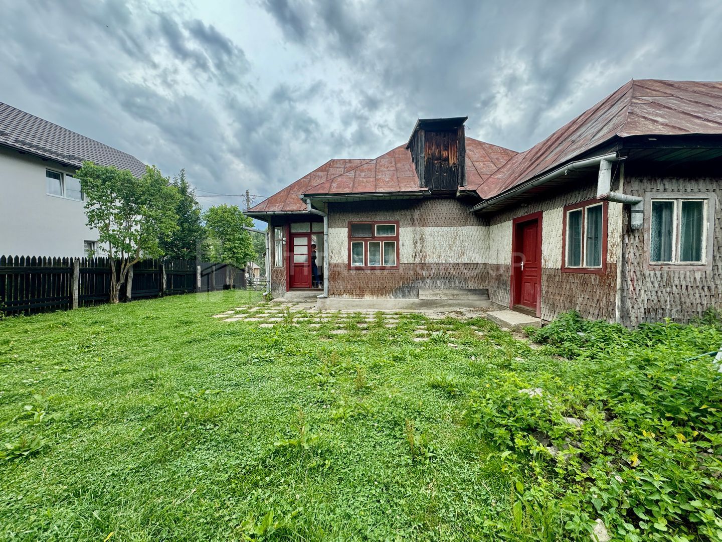 Casa cu teren de 5879 mp cu padure, Moeciu de Jos - Poză 2