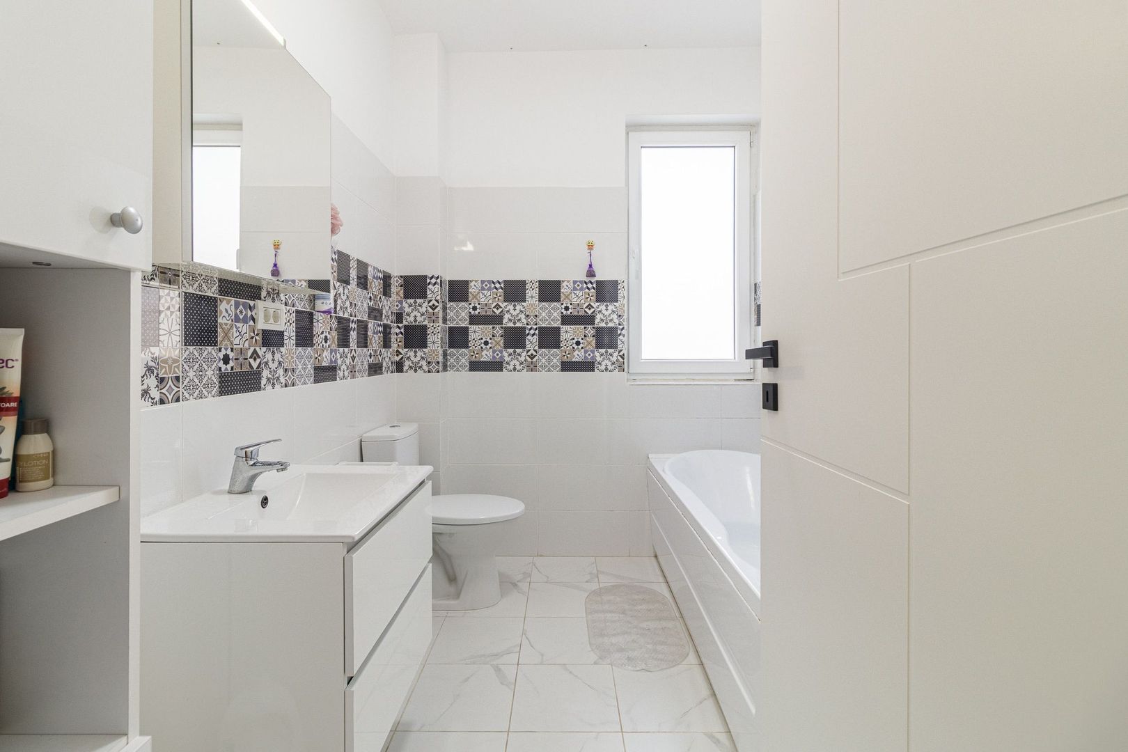 2 camere Apusului-Bacriului cu loc de parcare - Poză 2