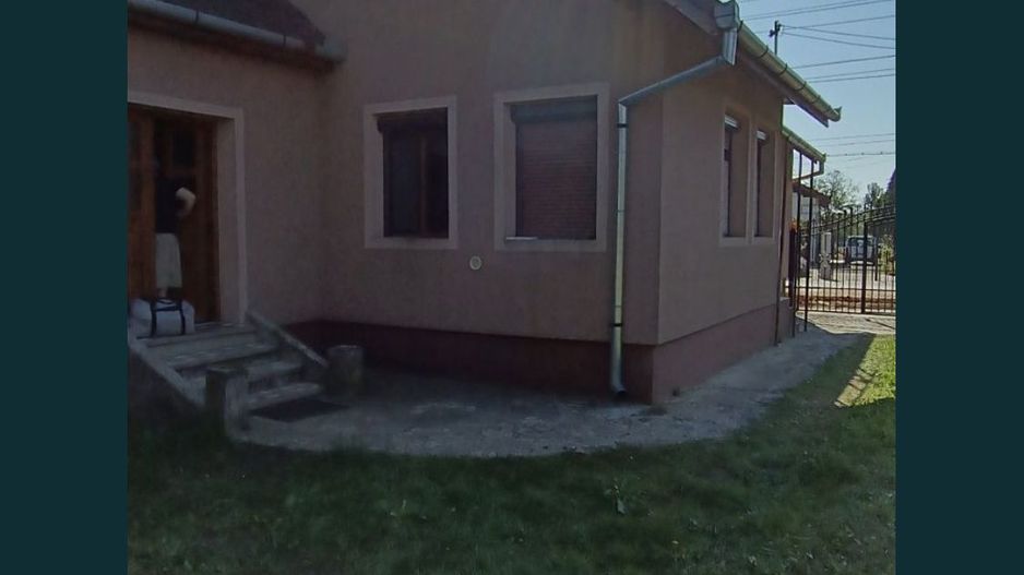 Casa de vanzare cu teren generos - Poză 3