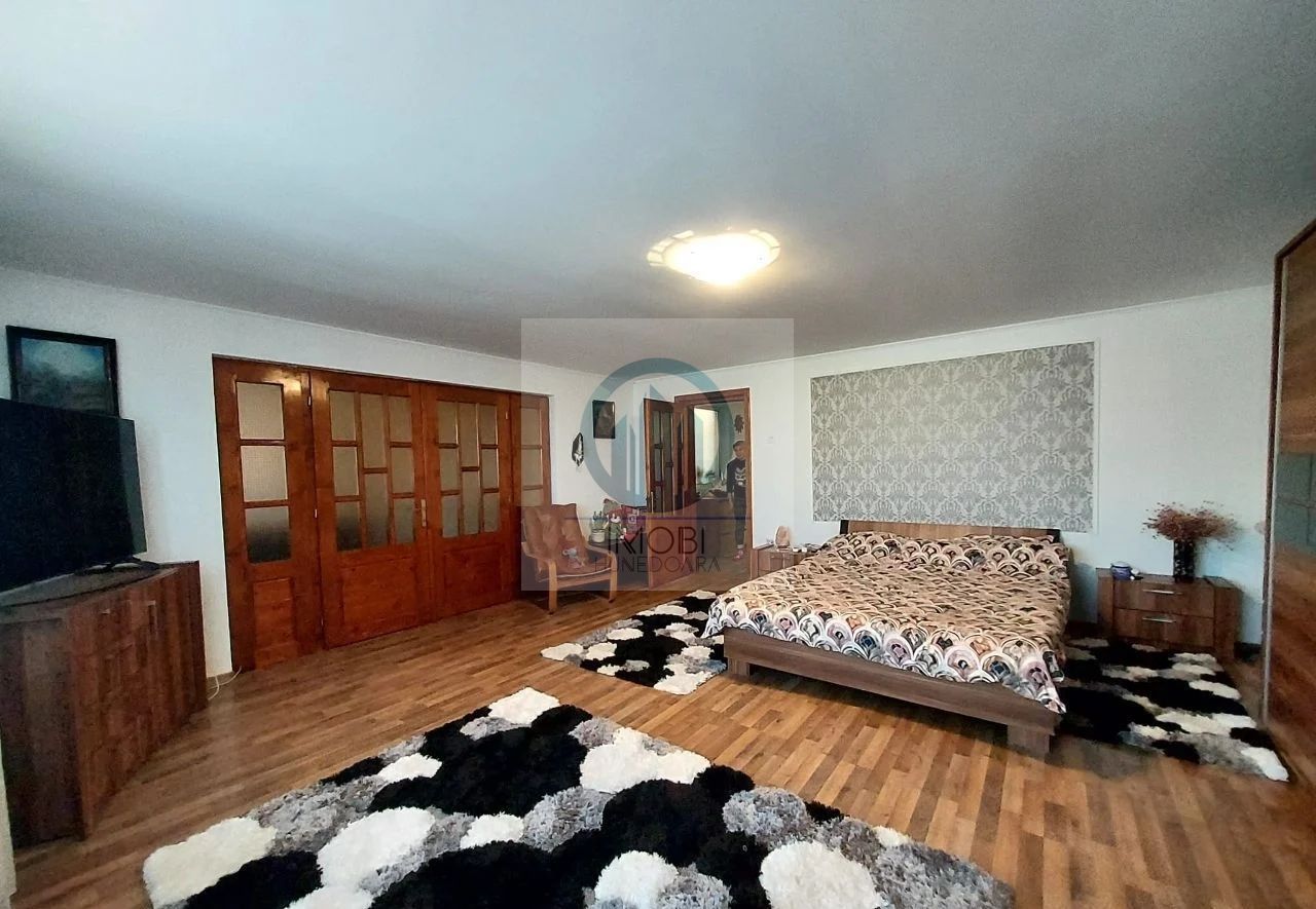Vila Impresionanta în Deva–Construcție Solida 3 garaje inclus elevator - Poză 5