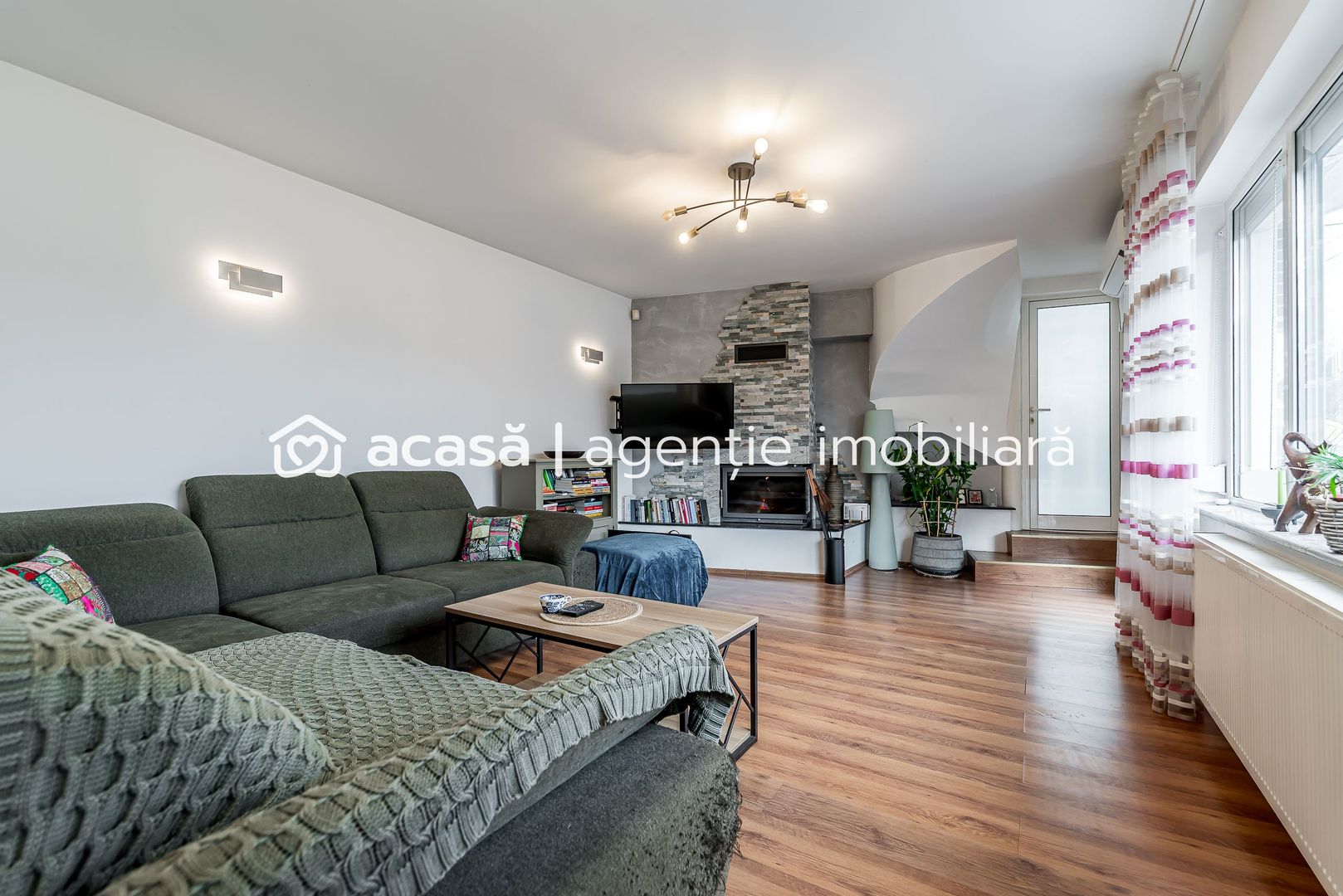 Casă cu 5 camere în Aradul Nou - locul unde linistea devine acasă - Poză 2