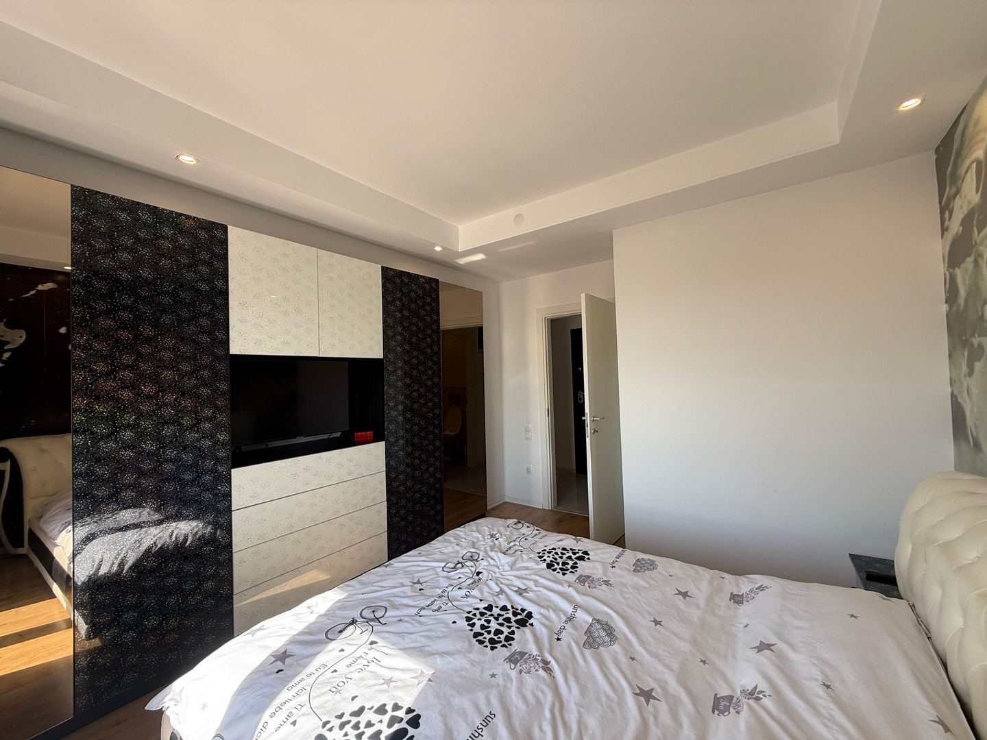 COSMOPOLIS - Apartament cu 2 camere, mobilat si utilat. - Poză 8