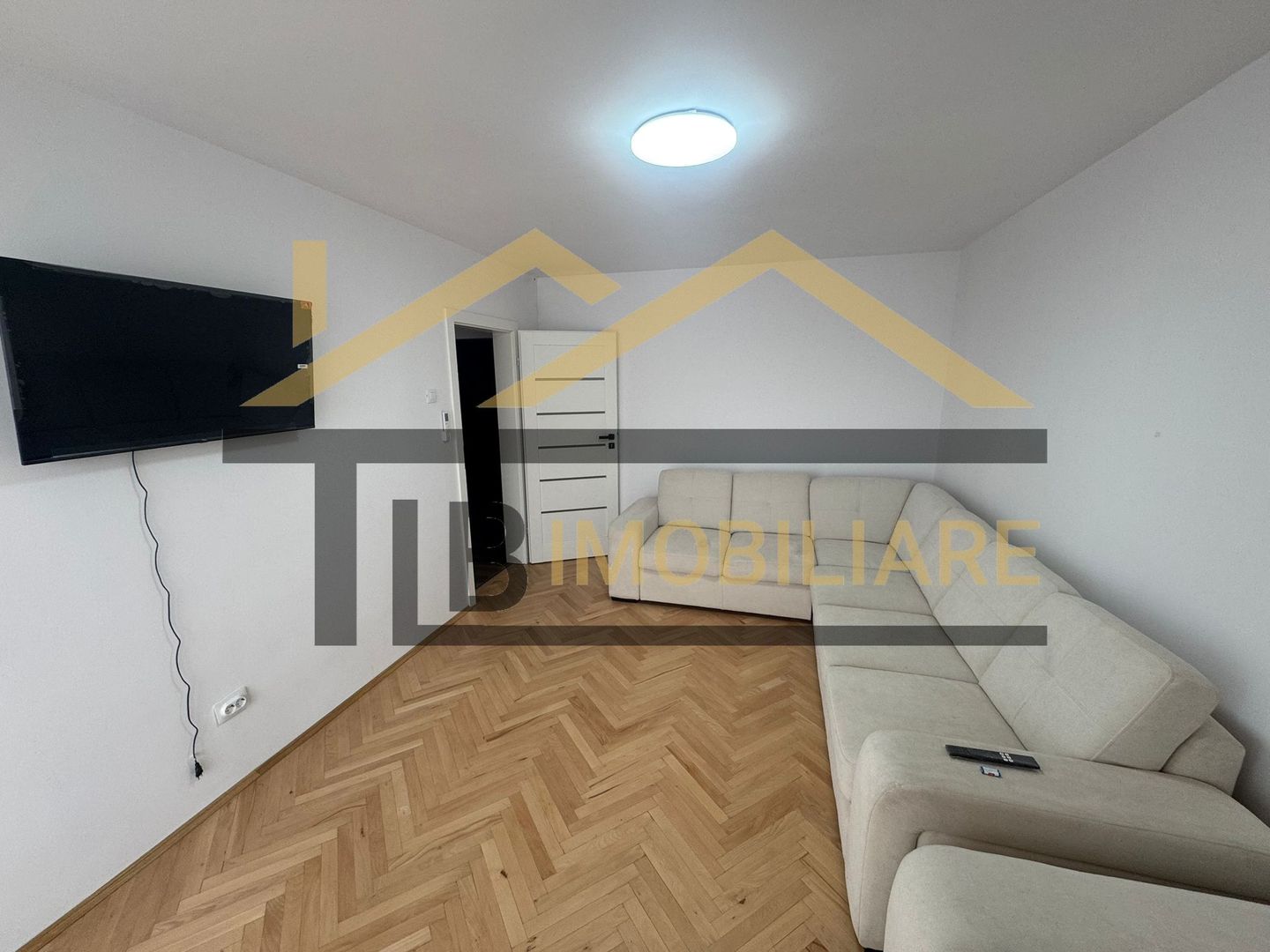 Apartament de 3 camere, 70 mp, decomandat, Zona Fortuna - Poză 3