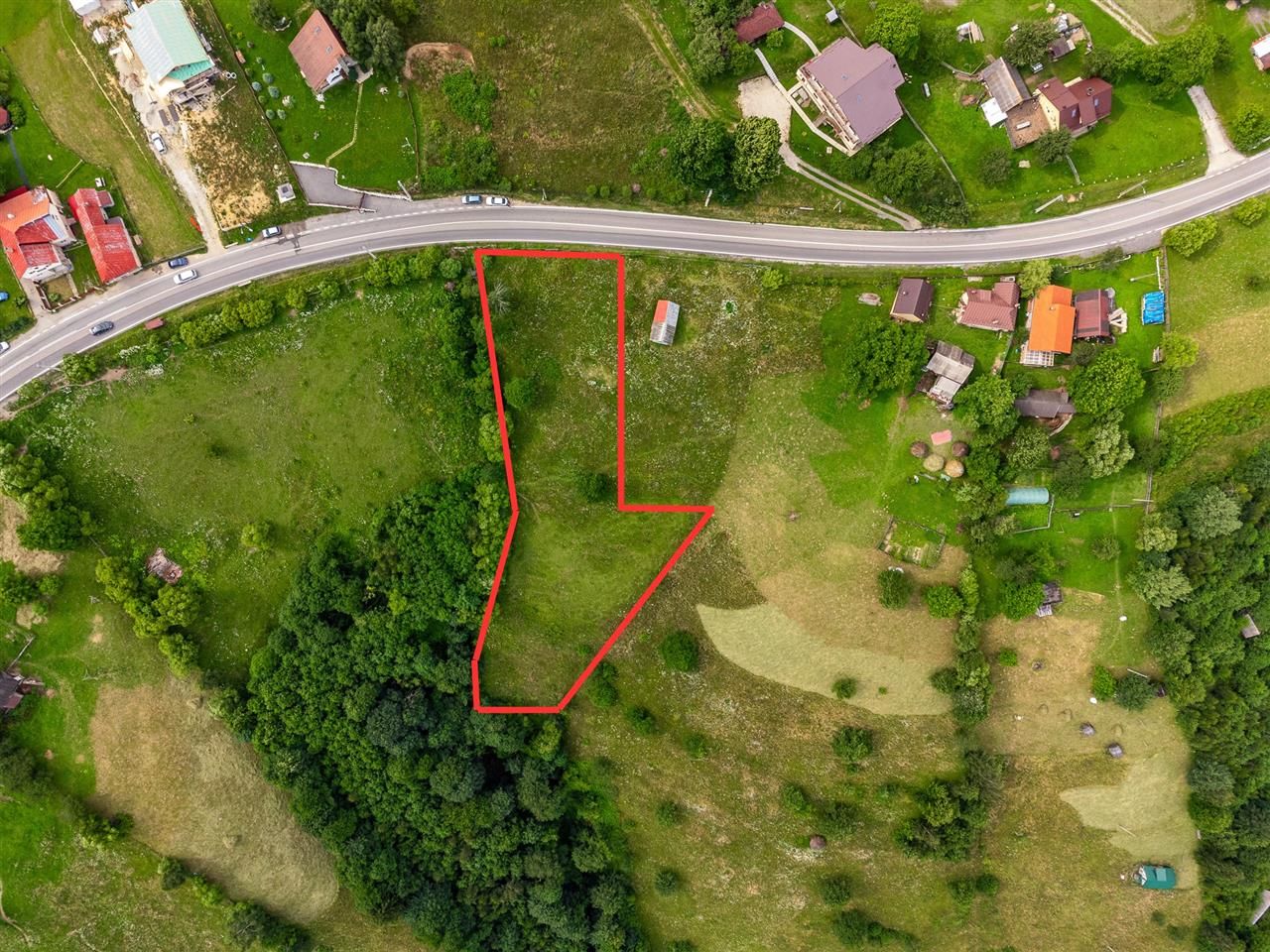 Aproape 4.000 mp, in fascinatia decorului montan, Bran, Moieciu de Jos, Brasov - Poză 2