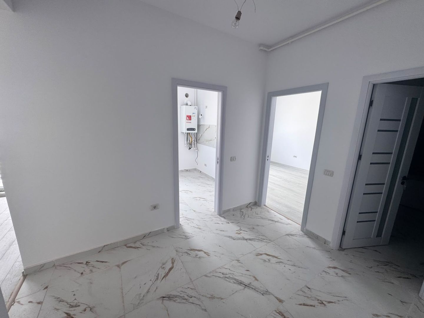 AP. 2 CAMERE- PARCARE INCLUSA, CENTRALA PROPRIE, BLOC NOU - Poză 6