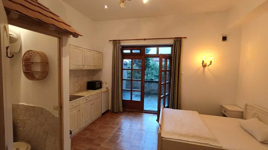 Garsoniera cu terasa proprie in vila interbelica | 20 mp + 16 mp terasa | Centru - Poză 2