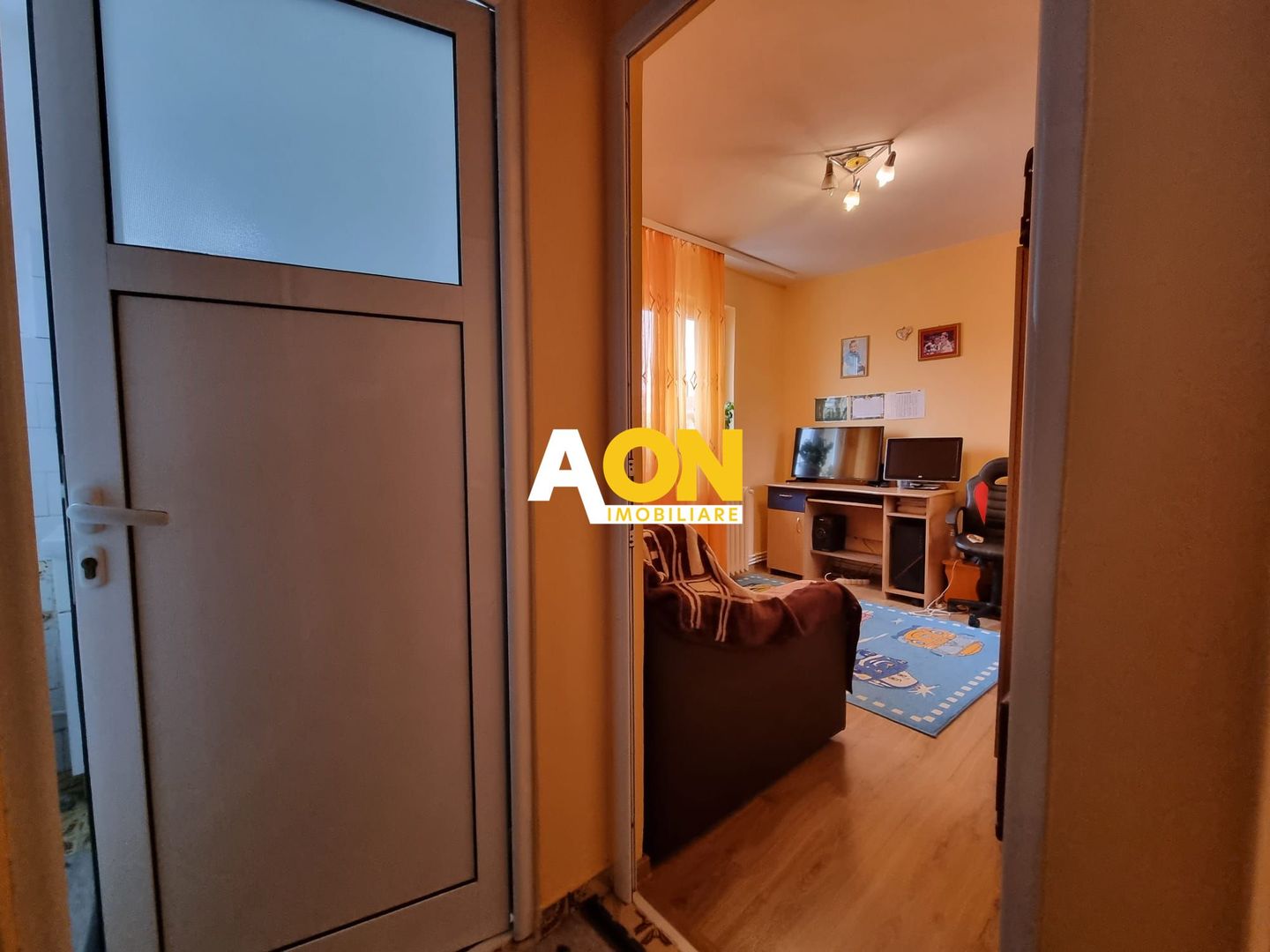 Apartament 2 camere, semidecomandat, Cetate - Poză 4