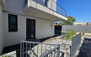 Apartament exclusivist dispus P+1E + curte 70mp - Poză 3