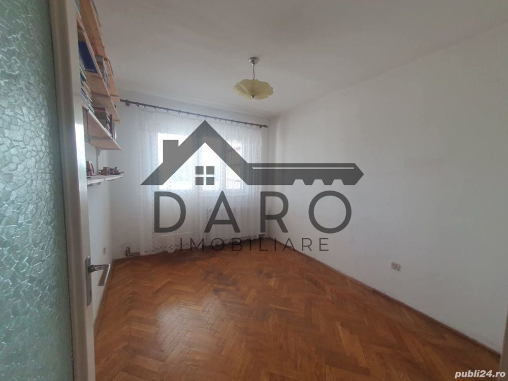 Vând apartament 4 camere in Dâmb - Poză 1