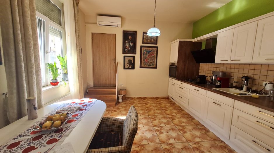 Vila deosebitǎ în zona centrala - Poză 8