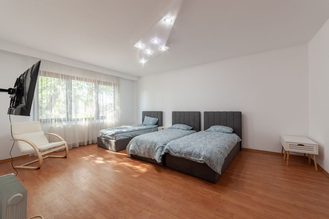 Casă spațioasă cu 8 camere - Pitești - 0% Comision - Poză 6