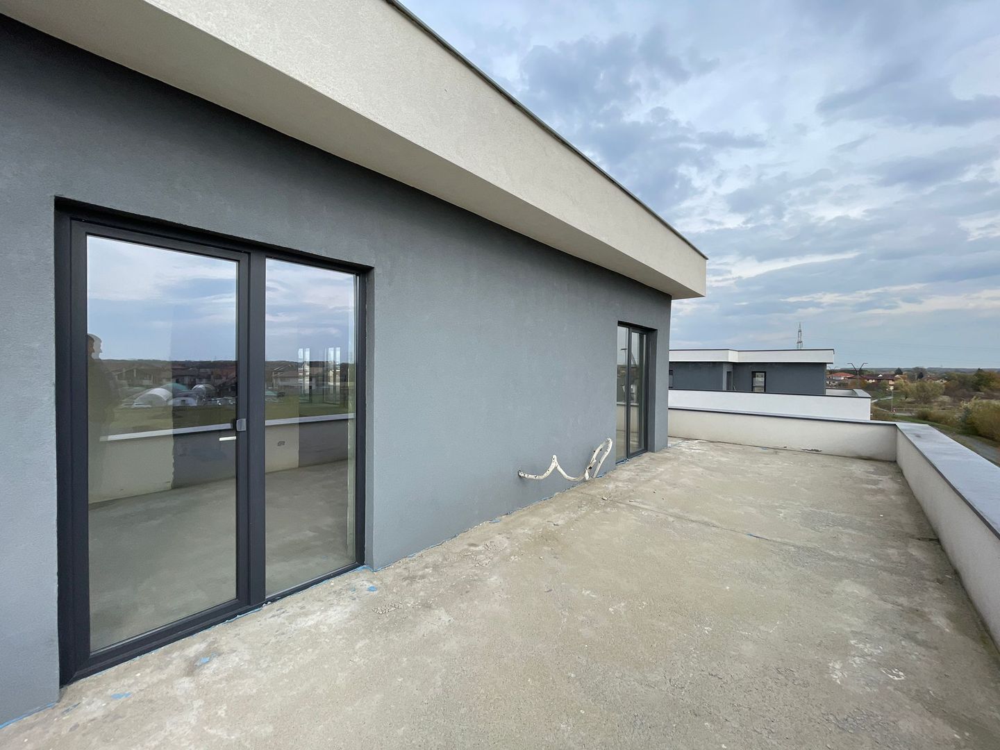 Penthouse -4 camere-Terasa 160 MP 299.000€ | Ghiroda | - Poză 1