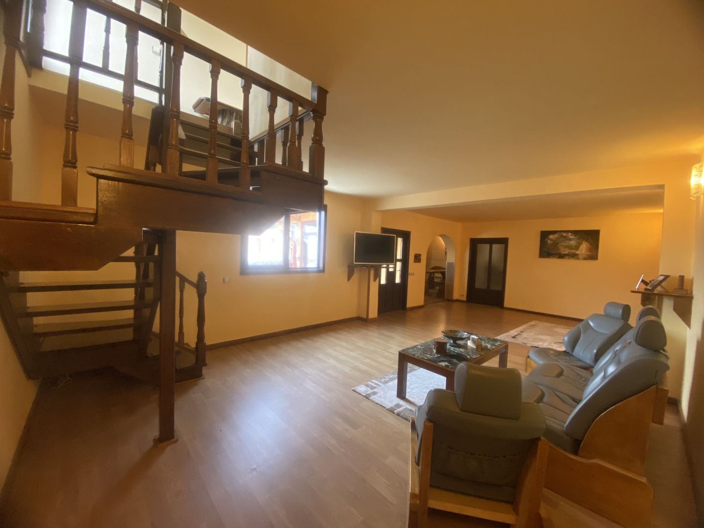 Vanzare casă la poalele Bucegilor!Potential pt. locuinta sau pensiune - Poză 3