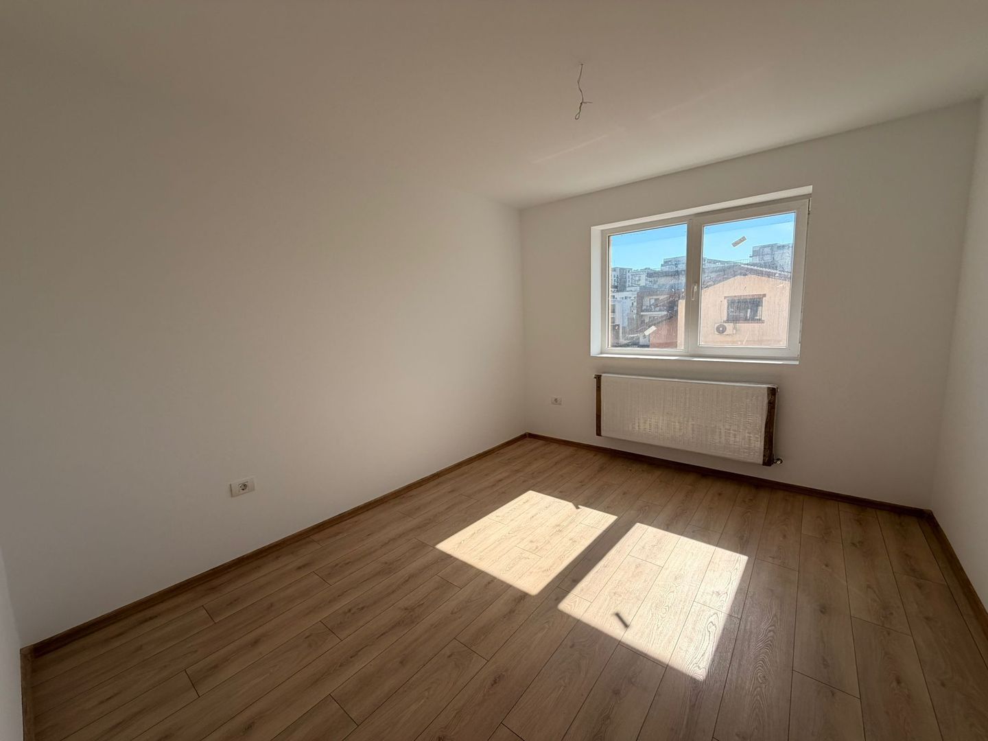 AP. 3 CAMERE, BLOC NOU, CENTRALA PROPRIE,BUCATARIE INCHISA,COMISION 0% - Poză 2