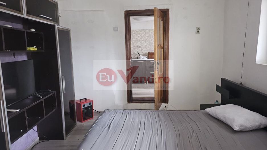 Casa 35 mp cu curte 300 mp, Micro 17 – Str. Oltului, 250 euro lunar - Poză 3