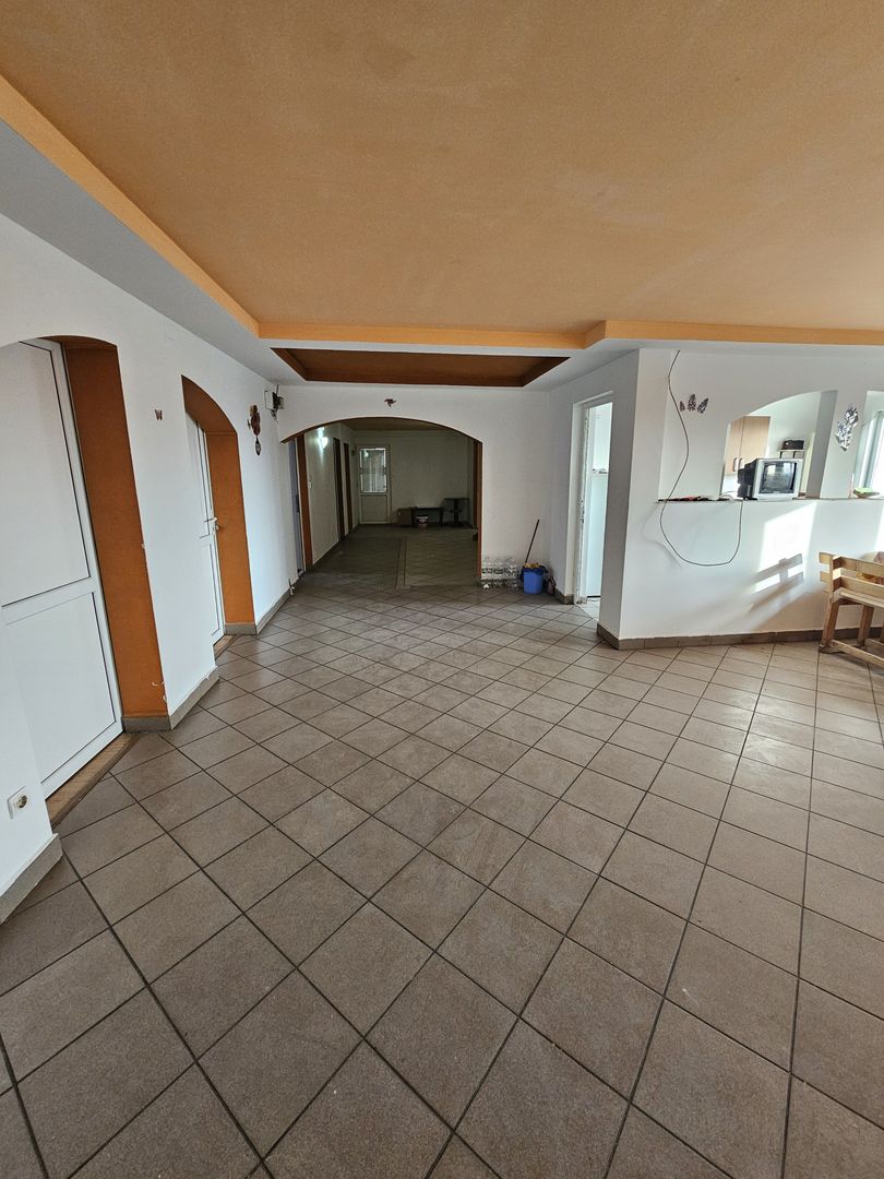 Spatiu comercial/camere cazare - 7 camere 135 mp Baicoi Prahova! - Poză 19