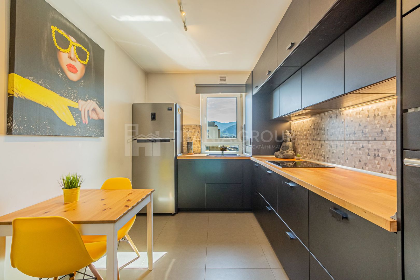 Kasper Coresi, Apartament 3 camere decomandat, 2 bai, parcare+boxa - Poză 1