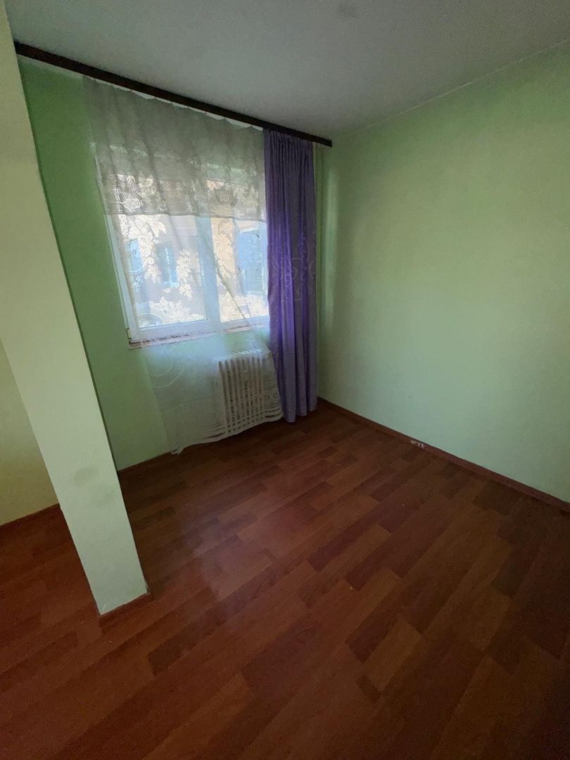 vand apartament 3 camere, parter, zona Autogara, gaz pe scara - Poză 3