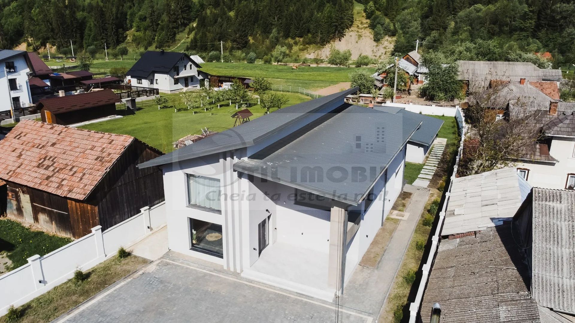 Pensiune de vanzare Voronet - 6 camere - 7 bai - Poză 18