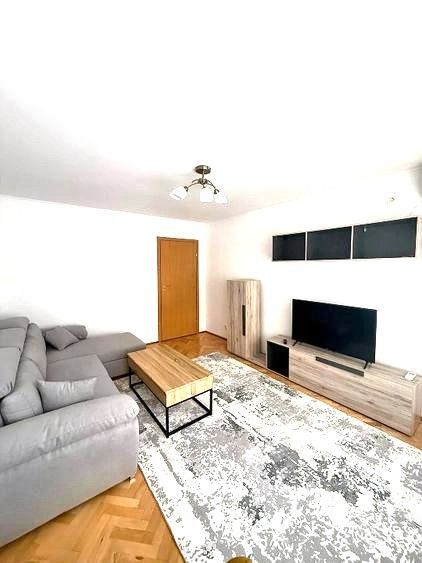 🏡 Închiriez Apartament cu 2 camere renovat, Bd. Basarabiei, etaj 2 - Poză 4