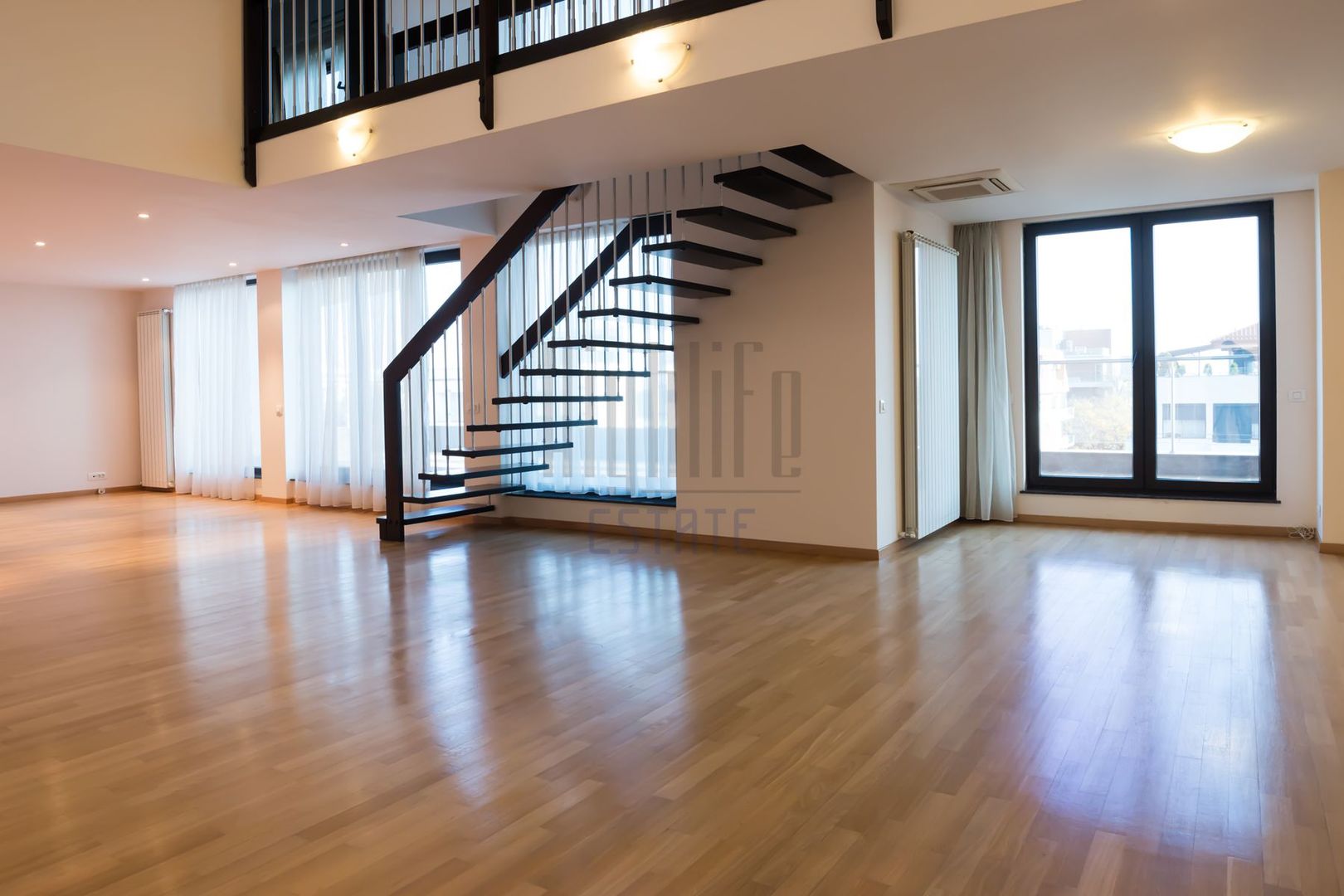 Penthouse de închiriat 5 camere Bdul Primăverii - Poză 4