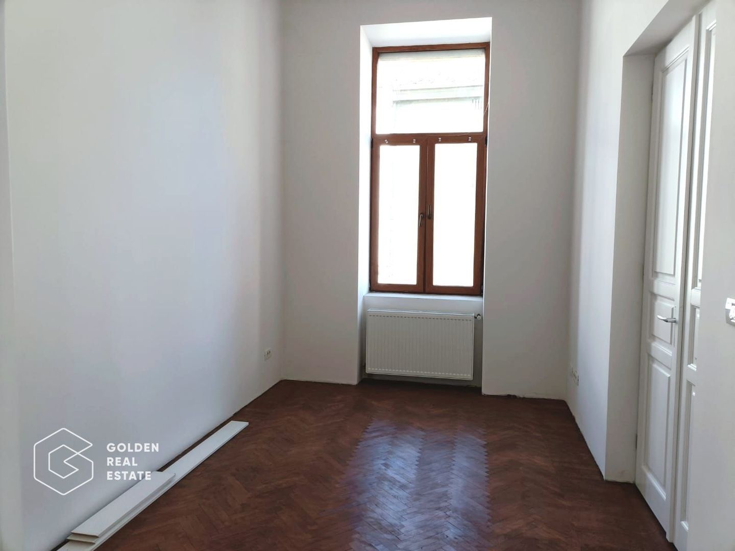 Apartament ultracentral cu 3 camere si vedere spre Hotel Continental - Poză 3
