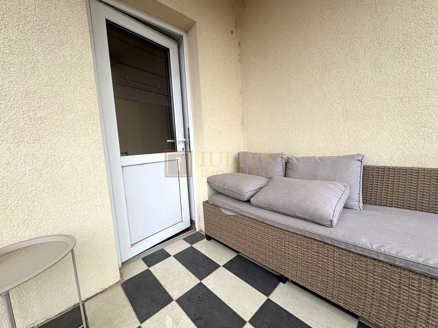 Apartament la curte, 2 băi, loc de parcare, zona linistita, dressing - Poză 9