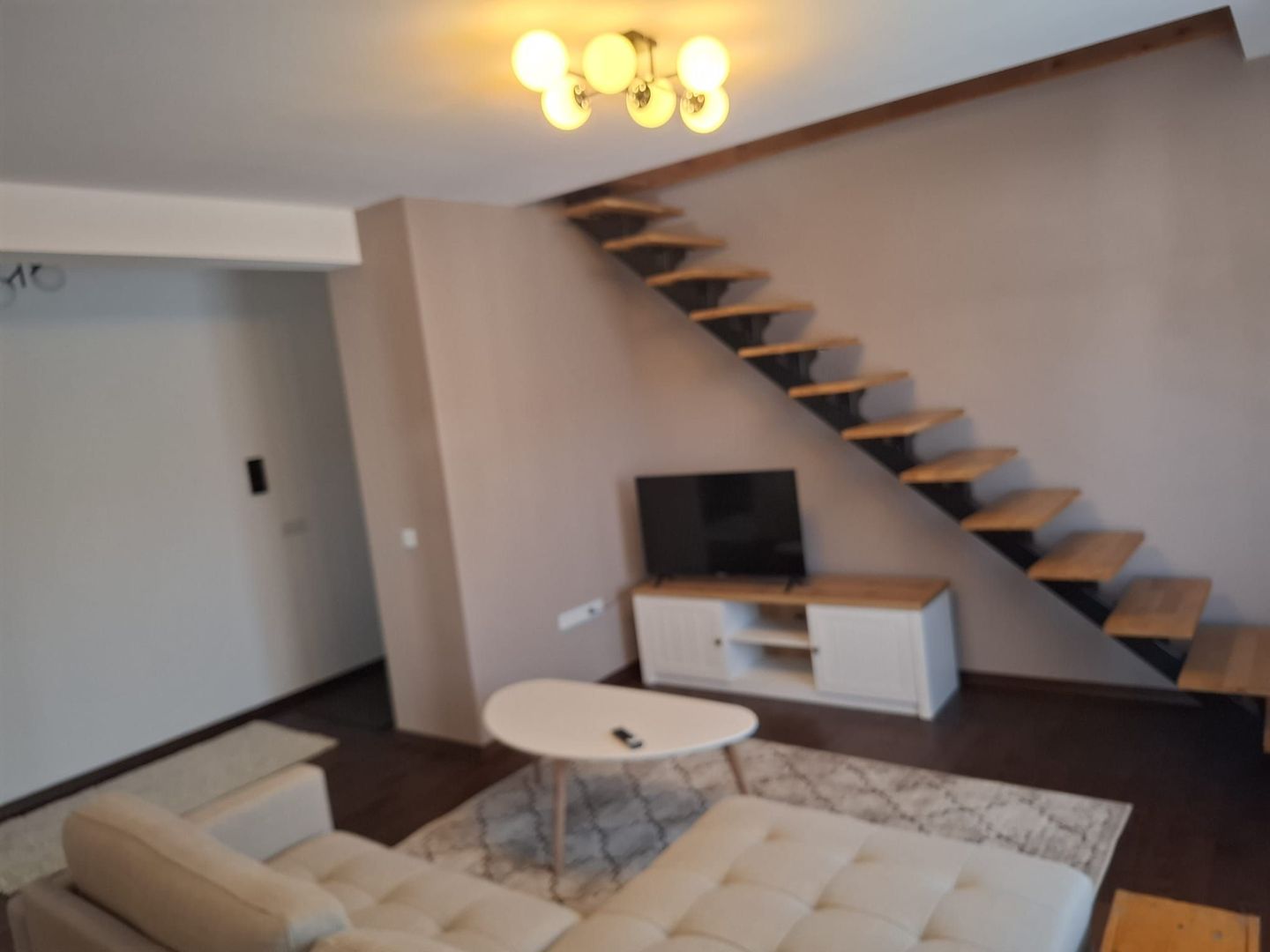 Apartament doua camere + mansarda, Selimbar, str. Brana - Poză 8