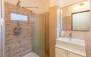 Apartament 4 camere si Curte Proprie | Parcare Inclusă - Poză 14