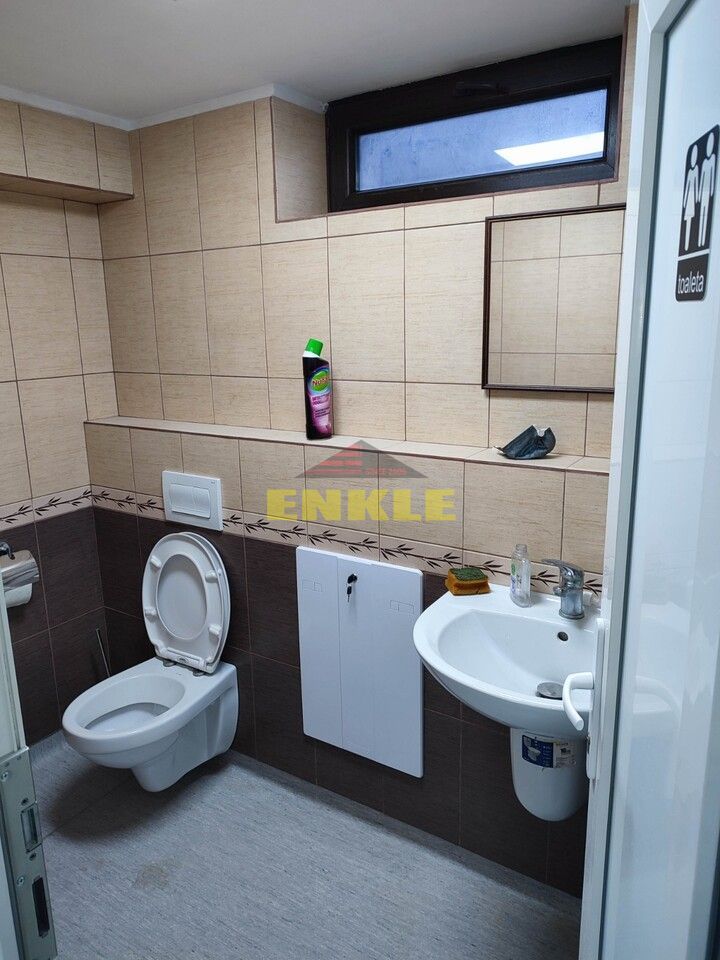 Vila 5 camere , zona Petru Rares -demisol+parter+etaj , pret negociabil ! - Poză 7