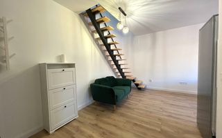 Apartament cu 3 camere, balcon si scara interioara - Poză 5