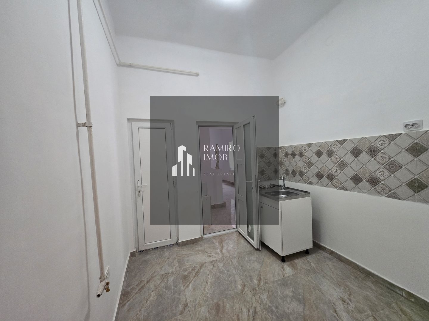 Casa renovata 105mp utili si curte libera 45mp -Eroii Revolutiei - Poză 9