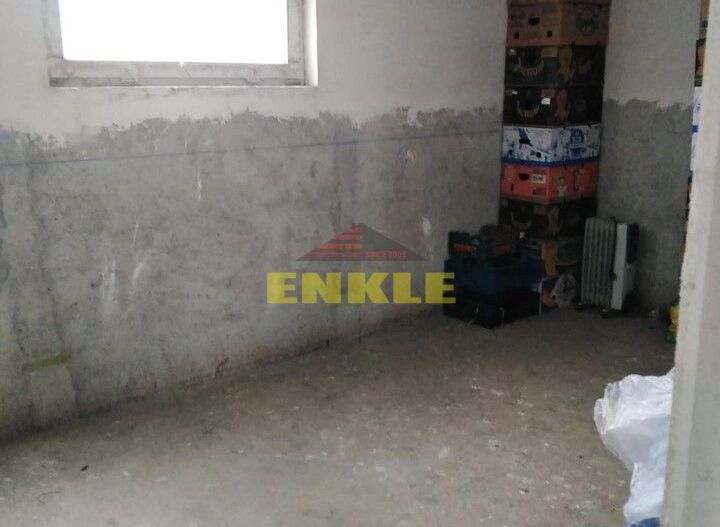 Casa P+1, 200 mp utili,Hala nr 1, 350 mp,Hala nr 2,250 mp,Teren 14000 mp,zona Vladeni,pret negociabil - Poză 1