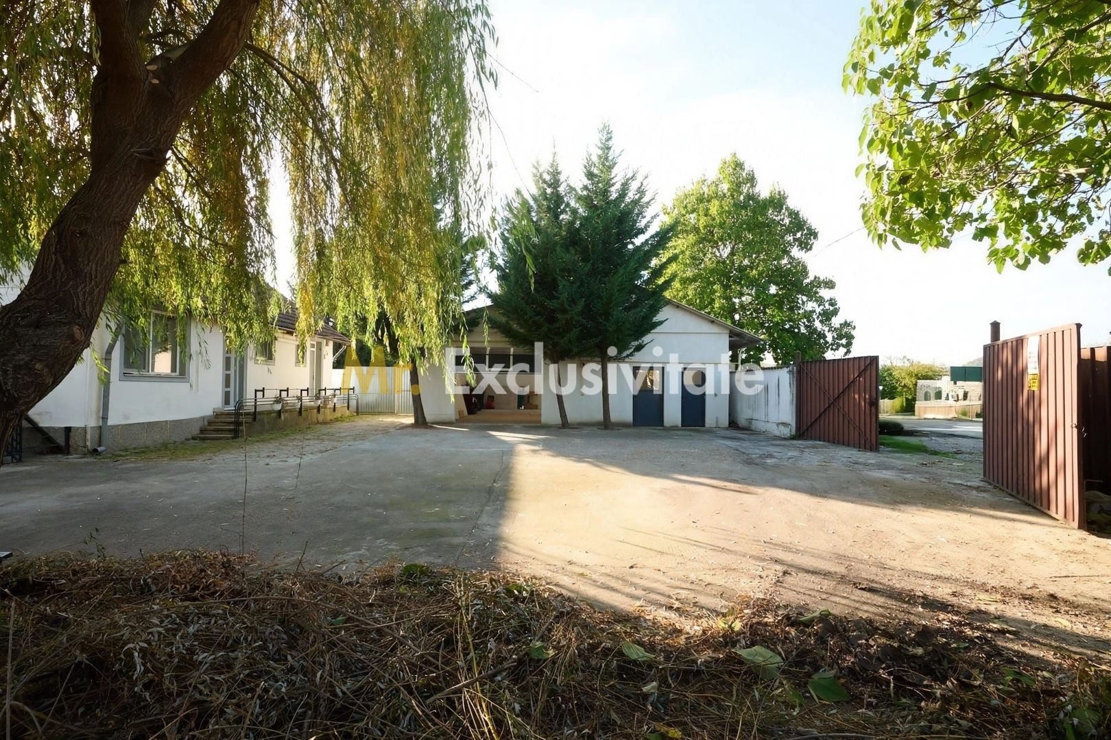 Casa de locuit + hala 136 mp in aceesi curte Maracineni Argeselu - Poză 4