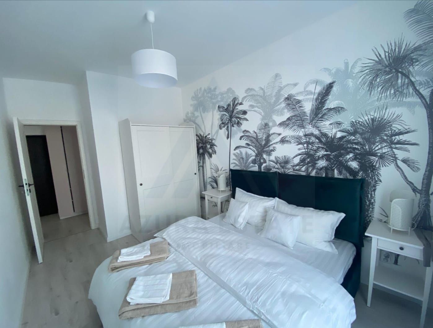 Apartament modern 3 camere balcon 5 mp utili si parcare zona Centrala - Poză 10