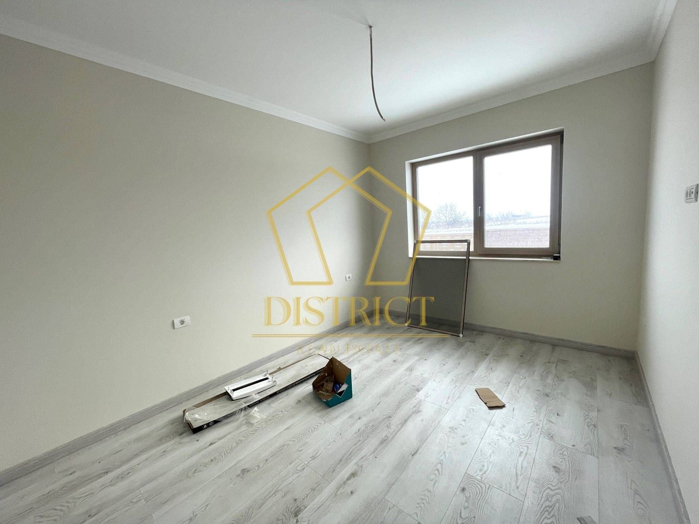 Casa despărțită prin garaj cu 5 camere | Giroc - Poză 3