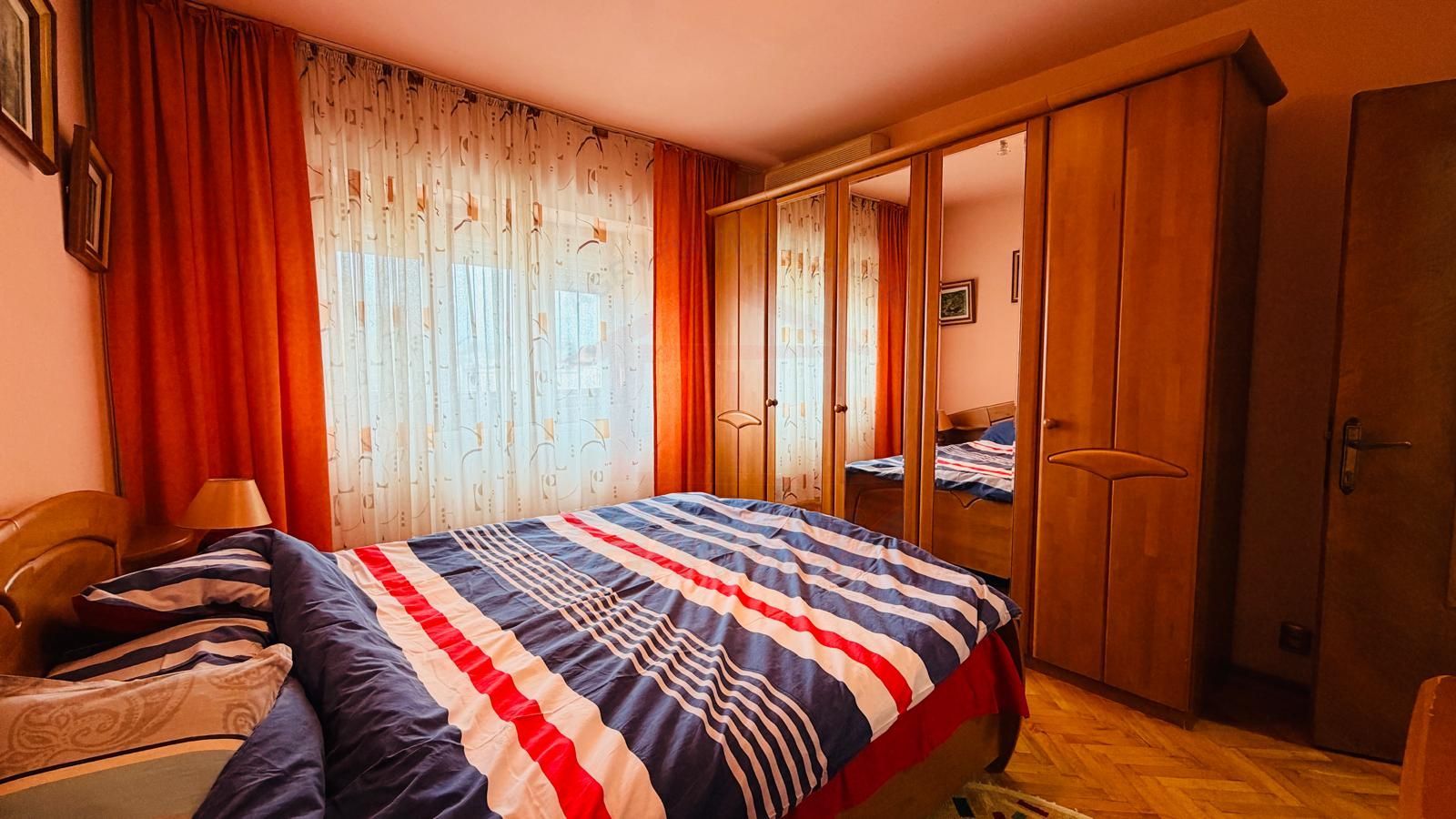 De vanzare apartament cu 4 cam dec. in Galati, piata Centrala, etaj5/7 - Poză 1